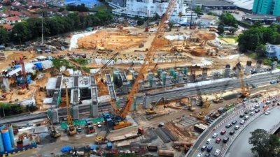 马新捷运工程建设将在今年第二季和第三季度达致高峰，新山市区道路料将会更加拥堵。（图取自马来西亚捷运公司面子书视频截图）