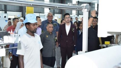 霹雳州政府冀望太阳能电池封装胶膜制造厂，可以为本地人提供优质的就业机会。（图取自霹雳州秘书署）