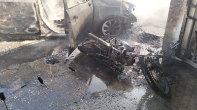莫哈末尤斯里表示，2男女被烧伤案中，警方仍等待消拯单位提呈休旅车及摩哆起火原因的报告。（档案照）