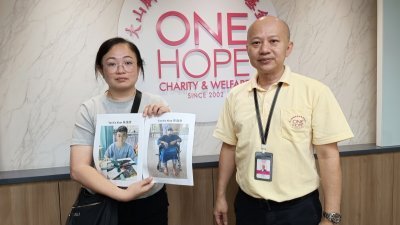 单亲母亲林素莉（左）急盼大众捐助孩子陈逸贤所需的医疗费用，旁为主席蔡瑞豪。
 