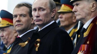 美国在2022年时曾担心俄罗斯总统普京（中）会使用战术核武器。（法新社档案照）
