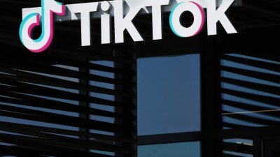 图为在加州卡尔弗城的TikTok办公室外的TikTok标志。（图取自法新社）