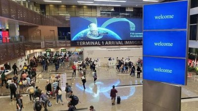据樟宜机场集团发布数据，樟宜机场2月的客流量比疫情前的2019年同期高出4.3%，比去年同期成长34%。