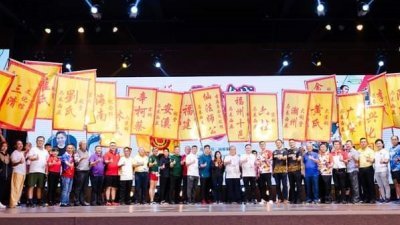 26支由逾2000名华团组织代表组成的队伍，参与第二届仙境古城运动会。