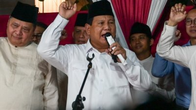 印尼国防部长普拉博沃获确认当选总统后，在雅加达官邸向支持者发表讲话。（图取自法新社）