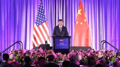 中国国家主席习近平去年11月在美国三藩市，出席美国友好团体联合举行的欢迎宴会并发表演讲。 （图取自中新社）