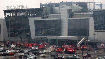 莫斯科近郊克拉斯诺戈尔斯克周五发生枪击事件后，事发的音乐厅被大火蹂躏后严重1毁损。（图取自法新社）