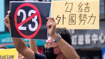 在台港人团体周六下午在台北发起街站行动，表达反对《基本法》23条立法的立场，呼吁所有关注香港的朋友站出来。（图取自法新社）