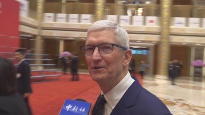 苹果首席执行员库克周日出席中国发展高层论坛，表示苹果公司将继续投资中国市场。（图翻摄自中新社）