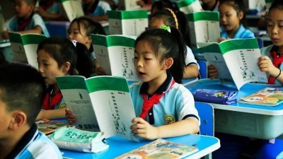 由于中国出生率下降，进而影响到幼儿园入学人数减少。（法新社档案照）
