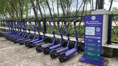 配合城市低碳目标以及河岸特区发展计划，共享电动滑板Beam已悄然入驻休闲河畔公园。