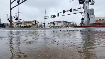 一场风暴将给美国西海岸地区带来大雨和阵风，该地区超过2000万人处于洪水警告状态之下。（图截自ABC News视频）

