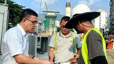 黄汉伟透露 ，截至目前，亚依淡衔接林苍祐大道高架公路工程已完成近53%，而5月3日至21日的特定时间内，天德园道路将关闭或局部关闭，以进行相关工程。
