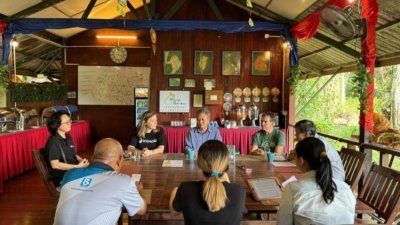 两大机构召开保护婆罗洲小矮象的会议。