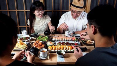 平和日本料理餐厅本月推出为期一个月的母亲节优惠活动，母亲节前后一天的预约已爆满。 （平和日本料理餐厅提供）