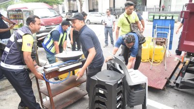 外籍人士无牌经营食肆遭槟岛市政厅执照小组取缔，商业设备被充公。