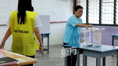  【新古毛补选】峇冬加里选民一早抵达投票站 　不到一年投两次不觉麻烦