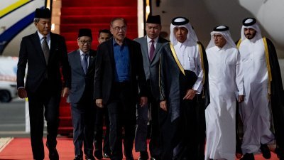 安华抵达多哈展开3天访问　见卡塔尔首相业界领袖招商