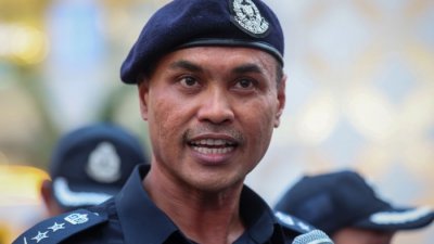 彭亨州代总警长拿督阿兹里阿克玛