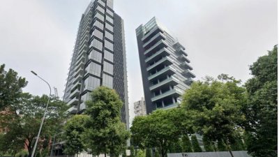 拍卖豪宅包括The Marq on Paterson Hill一间五房单位，指示价为2700万新元（约8626万700令吉）。