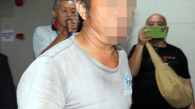 罗里维修厂东主因涉嫌拖欠消费税（GST）及相关罚款共27万1875令吉，今日在怡保地庭面对8项控状，惟被告否认全部控罪。
