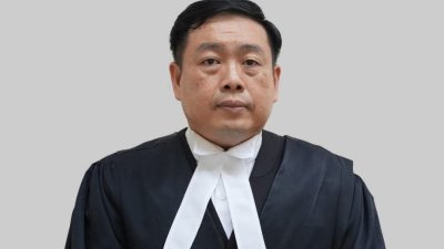 执业律师吴健南赞扬中五女生勇敢揭发事件。