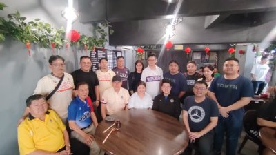 马青柔佛州团将于11月28日至29日主办马青全柔3人篮球赛。左4起：周秀芸、邢智立。