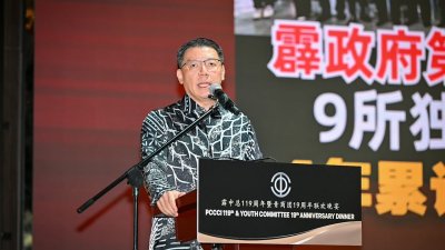 倪可敏出席霹雳中华总商会119周年纪念晚宴，宣布追加1000万令吉拨款，使霹雳州住宅区道路重铺工程的总拨款增至4000万令吉，预计重铺州内2000条住宅区道路。