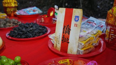 柔佛潮州八邑会馆巧妙引用中国电影《给阿嬷的情书》中的“侨批”历史元素，完美融入中秋传灯仪式与情节。