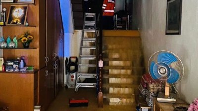 73岁老医生厨房准备早餐遇土崩　泥水冲倒墙壁遭压死