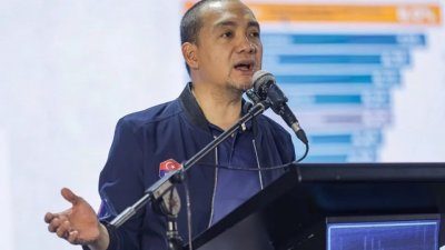柔佛州务大臣拿督翁哈菲兹。（图取自《每日新闻》）