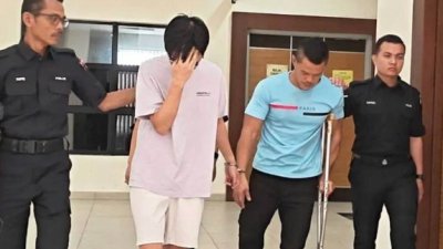 黄俊杰（左2起）与玛哈迪阿末皆被控侵犯女童罪，获准保释候审。(图取自大都会日报）