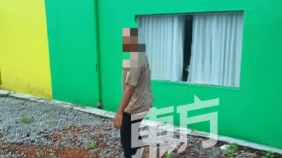 一名男子疑似出没在马六甲河畔旁，对单独运动或散步女性伸出“咸猪手”。