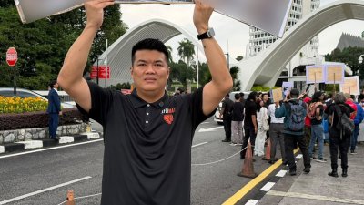 集会现场叫嚣“为何是YB来接”　刁健城公然挑衅国会议员