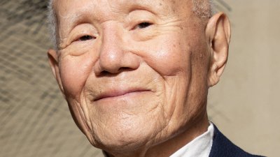 去年7月8日，日本著名漫画家千叶彻弥在日本首都东京拍摄的照片。（图取自日本时事通信社/法新社）