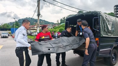 警方欲将死者遗体送往医院停尸间，等候解剖。