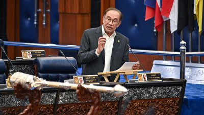 登州纯粹反对党执政  拨款反增至82亿　安华：何来歧视？哪有残酷？