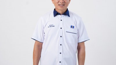 马华柔州财政黄卿兴上议员。