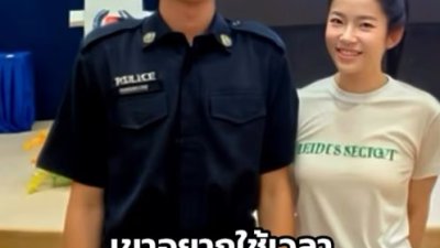妈妈克洛蒂娅·谢和儿子海登的合照。（图：Instagram/@claudia9dbrow）