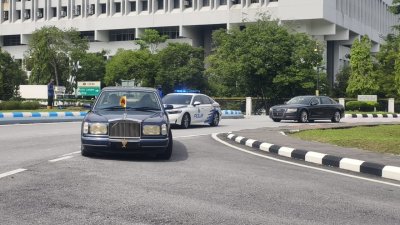 【森州宫廷风波】盛传大臣今觐见严端　暂只见到严端进入行宫