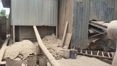乌鲁地南一间家具厂遭柔州环境局人员上门调查。图：环境局面子书