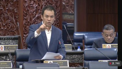 火箭国会发言次数冠各党　张哲敏列议员问责榜首位