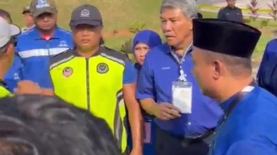 【甲州选举】持通行证仍被拒入场　末哈山与选委会职员起口角