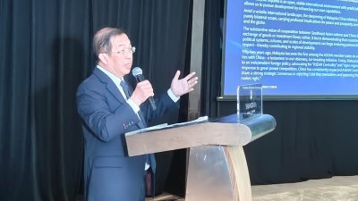 陈国伟在第三届东盟发展论坛研讨会上发表主旨演讲。