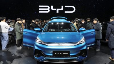 比亚迪（BYD）放弃在霹雳丹绒马林投资约13亿令吉兴建汽车组装厂的计划，改与本地组装商合作，预计森那美及持有Inokom部份股权的BERMAZ汽车有望从中受惠。（档案照）