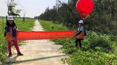 台湾云林县许厝寮浊水溪出海口在去年5月，拾获疑似中国空飘气球。（图取自台湾经济部水利署官网）
