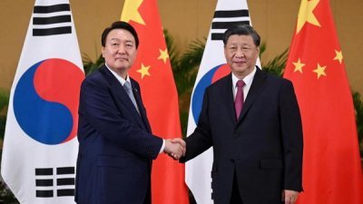 韩国总统尹锡悦与中国国家主席习近平去年11月，在印尼巴厘岛出席20国集团（G20）峰会期间举行双边会晤。（图取自中国外交部官网）