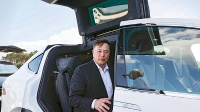 特斯拉（Tesla）宣布，将在12月3日召开年度股东大会（AGM），提请股东表决首席执行员马斯克连任案，任期为3年。（图取自马新社）