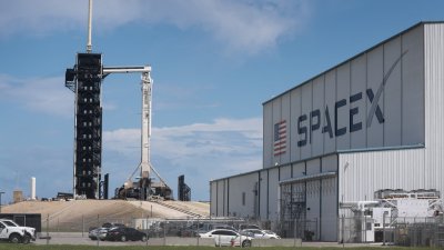 SpaceX发布上市后首个业绩，今年第3季营业额按年激增161%，至145亿8000万美元，表现碾压华尔街预期的约128亿美元。（图取自法新社）