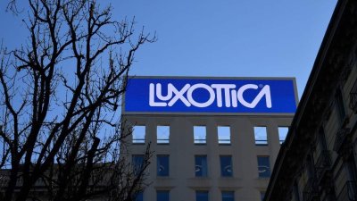 欧洲眼镜制造商巨头——依视路陆逊梯卡（Essilor Luxottica）第3季营业额超越市场预期，主要受到传统核心眼镜业务支撑。（图取自法新社）